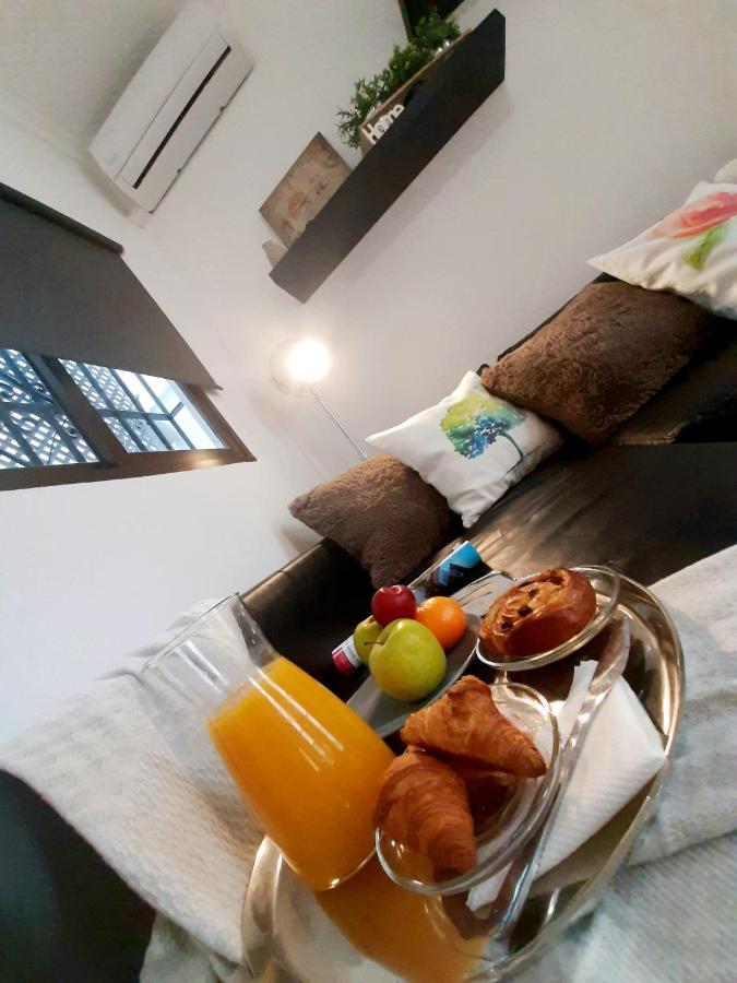 Bohemian & Suites Catedral -Parking 塞维利亚 外观 照片